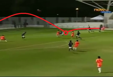 Video: Pha phản lưới nhà đẹp mắt kiểu... Ibrahimovic